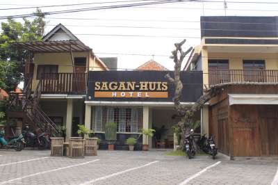 Sagan Huis Hotel & Coffee Shop  