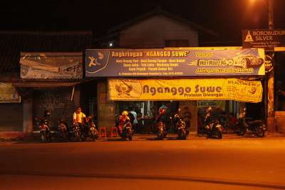 Angkringan Nganggo Suwe
