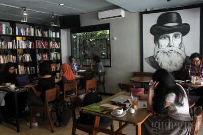 Blanco Coffee And Books