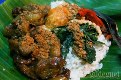 Gudeg Ceker dan Koyor Bu Sum Tamansari