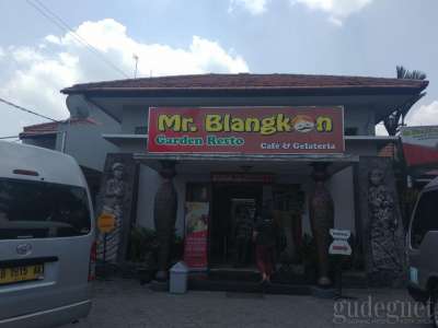 Mr Blangkon Garden Resto