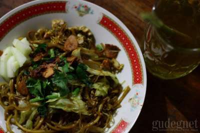 Warung Bakmi dan Teh Sere Pak Gembel
