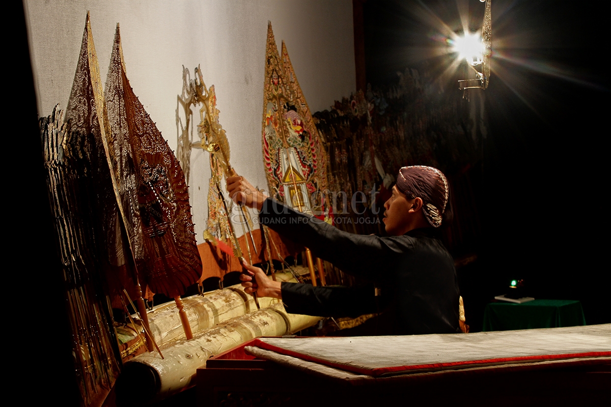 Dalang Wayang Kulit
