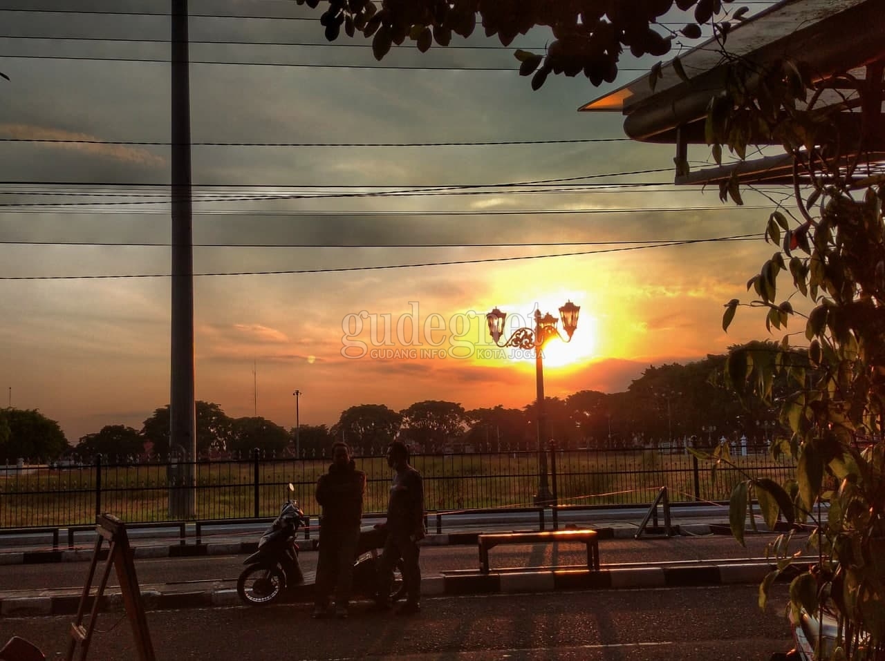 Senja di Alun-alun Utara