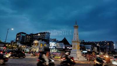 Suasana senja di kawasan Tugu Pal Putih, Yogyakarta, Rabu (3/8/2022). 
