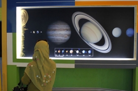 Mempelajari tata surya