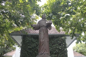 patung santo Antonius