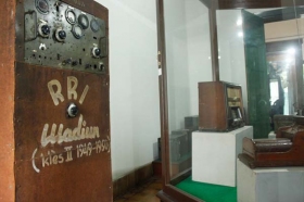 radio yang digunakan saat jaman perang