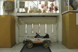 Mobil-mobilan dari kayu