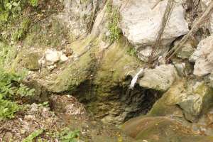 Jika debit airnya banyak, maka di sini juga jadi grojogan