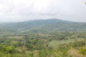 Pemandangan di luar goa Cerme