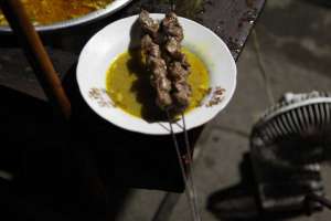 Sate klatak dan kuah gule siap disajikan 