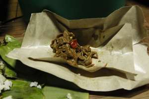 Rica-rica yang siap disantap bersama nasi bakar