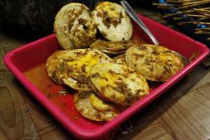 Telur pedas lauk yang rasanya kemranyas