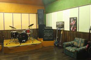 Suasana yang nyaman saat berlatih musik