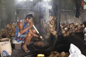 Proses memasak geplak dengan mencampur gula dan kelapa