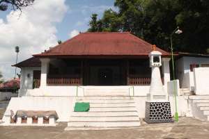 Masjid, sebagai salah satu unsur penting di makam Imogiri 