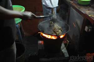 Rica-rica balung favorit pengunjung 