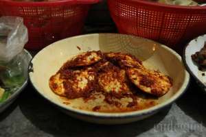 Telur pedas masak bumbu Bali di nasi Koyor bu Parman