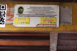 Sertifikasi halal bahwa warung bakso ini tidak mengandung daging babi