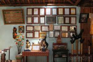 Koleksi puluhan piagam penghargaan yang pernah diterima mbah Djiwo semasa hidupnya