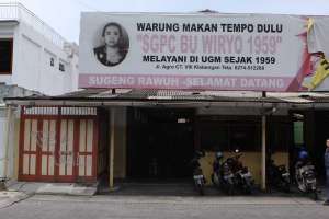 Tampilan muka warung makan tempo dulu SGPC Bu Wiryo 