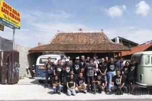 Warung soto ayam dan sate kerang bu Sri jadi jujugan komunitas 