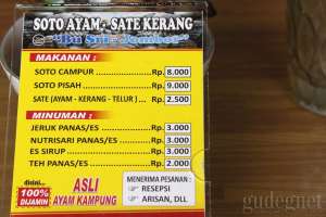 Daftar menu di warung soto ayam dan sate kerang Bu Sri