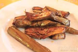 Terong goreng di ayam goreng mbah Cemplung