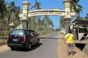 Gapura selamat datang di pantai Sadeng