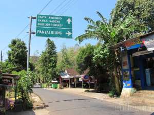 Papan petunjuk di pantai Siung, Yogyakarta