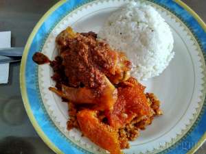 Menu gudeg krecek rumah makan gudeg bu Amad Yogyakarta