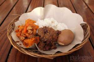 Gudeg Telur Krecek ala Yu Djum Barek