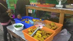 Aneka gorengan di lesehan Gudeg Kangen Bu Manto Gejayan