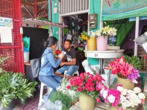 salah satu kios pasar kembang kotabaru