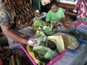 Salah satu pedagang makanan tradisional di pasar prawirotaman