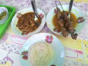 Seporsi sate klathak dan tongseng kambing