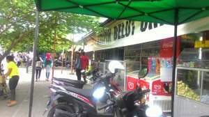 Bagian depan Pasar Godean, dahulu banyak berjajar penjual belut goreng di depan pasar