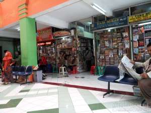 suasana di taman pintar book store