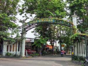 pintu gerbang pasar giwangan sisi selatan 