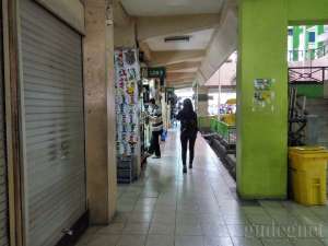 Los di sepanjang pasar Klithikan Yogyakarta