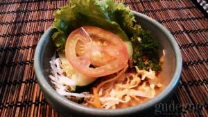 Salad khas Ai Royal Unagi