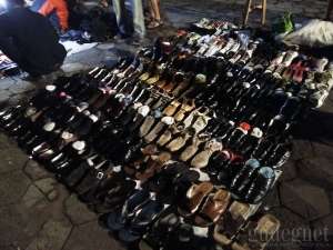 Sepatu bekas dan sepatu baru juga dijual di pasar ini