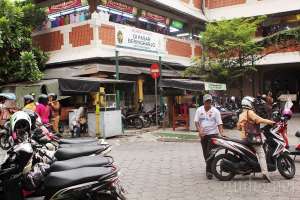 Lahan parkir di pasar Beringharjo, Yogyakarta