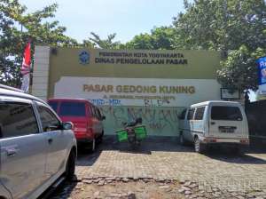Tampak depan pasar Gedongkuning