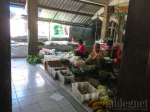 Suasana di dalam pasar Gedongkuning