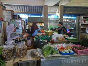 Suasana di dalam pasar Gedongkuning