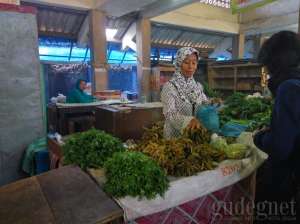 Suasana di dalam pasar Gedongkuning