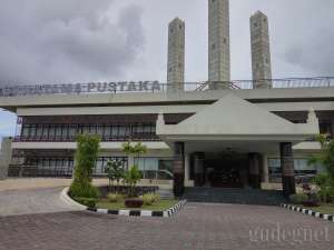 Tampak depan Grahatama Pustaka