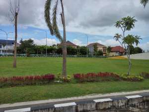 Taman yang ada di Grahatama Pustaka